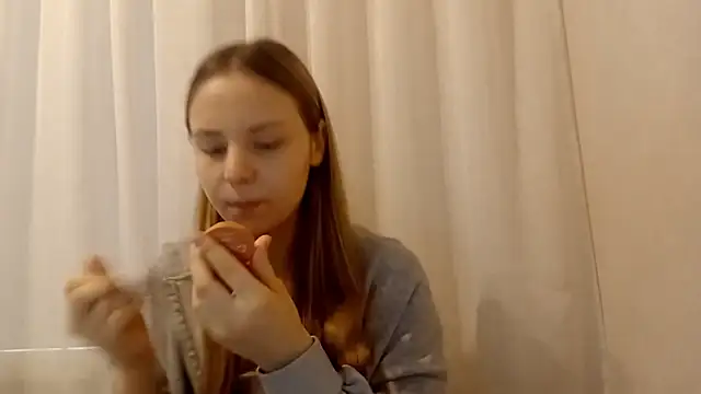 Snapshot of CrackShirker chatting on 18, 2, 2026 CrackShirker online show from 18, 2, 2026