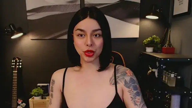 Snapshot of Kim_Kaye chatting on 28, 11, 2025 Kim Kaye online show from 28, 11, 2025