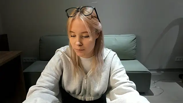 Snapshot of AunclreaVache chatting on 29, 11, 2025 AunclreaVache online show from 29, 11, 2025