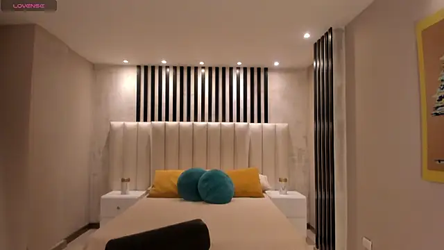 Snapshot of RossiRivers chatting on 18, 12, 2025 RossiRivers online show from 18, 12, 2025