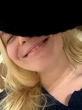 Snapshot of d0uble_trouble chatting on 28, 11, 2025 d0uble trouble online show from 28, 11, 2025