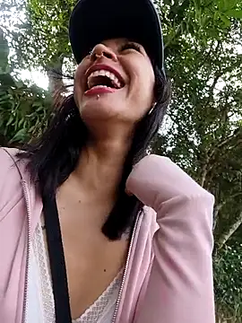 Snapshot of Ounla_Sweet chatting on 6, 5, 2026 Ounla Sweet online show from 6, 5, 2026