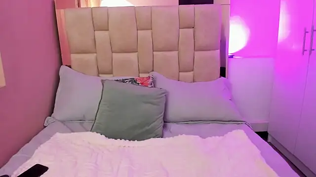 Nana  S online show from 14, 12, 2025