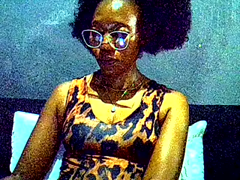 Snapshot of PreettyTee chatting on 17, 4, 2026 PreettyTee online show from 17, 4, 2026