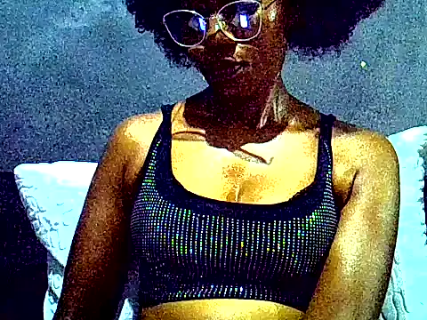 Snapshot of PreettyTee chatting on 18, 4, 2026 PreettyTee online show from 18, 4, 2026