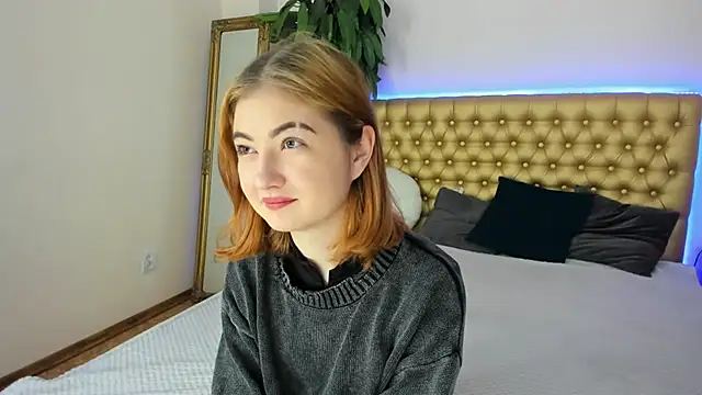 Snapshot of KristineGloww chatting on 1, 12, 2025 KristineGloww online show from 1, 12, 2025