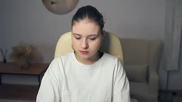 NovellaArjune online show from 3, 12, 2025