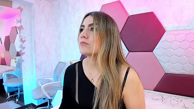 Snapshot of AriaRous chatting on 2, 7, 2026 AriaRous online show from 2, 7, 2026