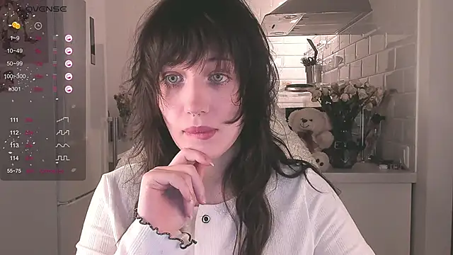 Snapshot of MePretty chatting on 12, 12, 2024 MePretty online show from 12, 12, 2024