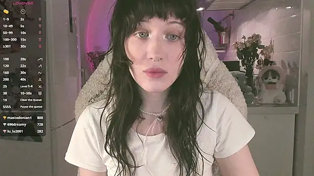 Snapshot of MePretty chatting on 17, 3, 2025 MePretty online show from 17, 3, 2025