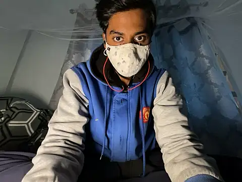 Snapshot of hunterboy2001 chatting on 18, 12, 2025 hunterboy2001 online show from 18, 12, 2025