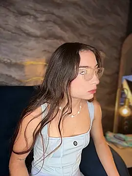 Mia Luxor online show from 19, 7, 2026