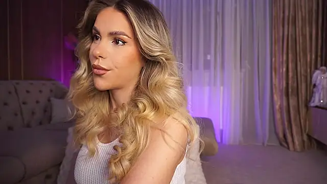 ChloeVelvetx online show from 4, 12, 2025