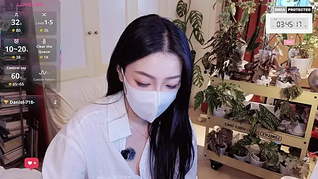 nayomi 34f online show from 20, 4, 2026