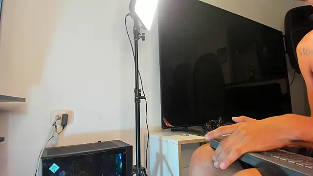 Latin boys79 online show from 28, 2, 2026