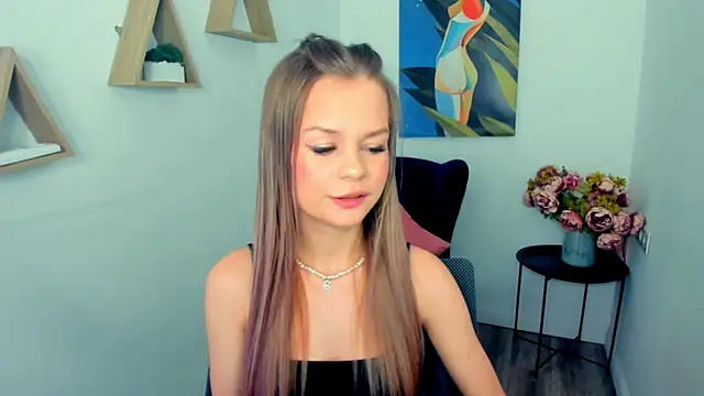 MidnighteAura online show from 10, 4, 2026