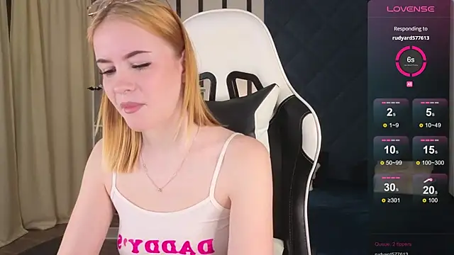 Snapshot of shinyluna1 chatting on 2, 12, 2025 shinyluna1 online show from 2, 12, 2025