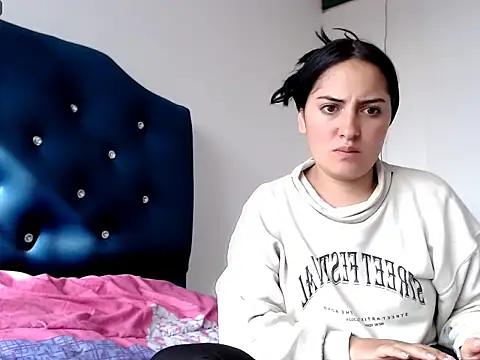 MisNicol online show from 7, 4, 2026