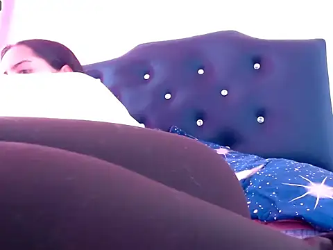 MisNicol online show from 8, 4, 2026