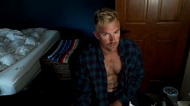 Snapshot of SpunRedneck chatting on 3, 7, 2026 SpunRedneck online show from 3, 7, 2026