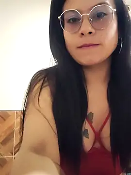 Snapshot of Laura_Daza1 chatting on 2, 12, 2025 Laura Daza1 online show from 2, 12, 2025