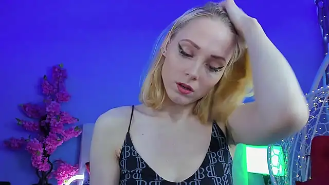 Snapshot of Gina_Gina_love chatting on 4, 2, 2026 Gina Gina love online show from 4, 2, 2026