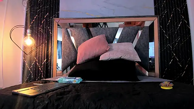 Snapshot of Hotty_redd chatting on 3, 12, 2025 Hotty redd online show from 3, 12, 2025