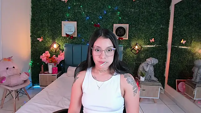 Snapshot of GabyyCute_ chatting on 17, 12, 2025 GabyyCute online show from 17, 12, 2025