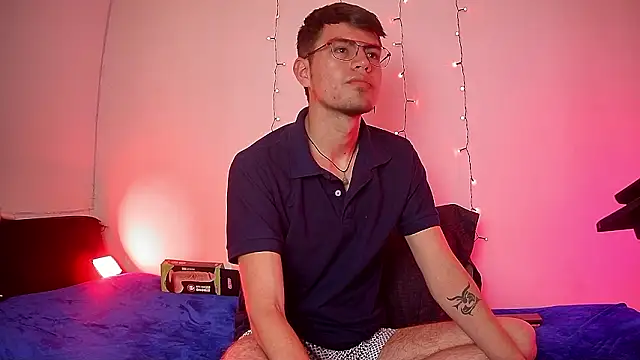 Snapshot of nicolatinboy chatting on 14, 2, 2026 nicolatinboy online show from 14, 2, 2026