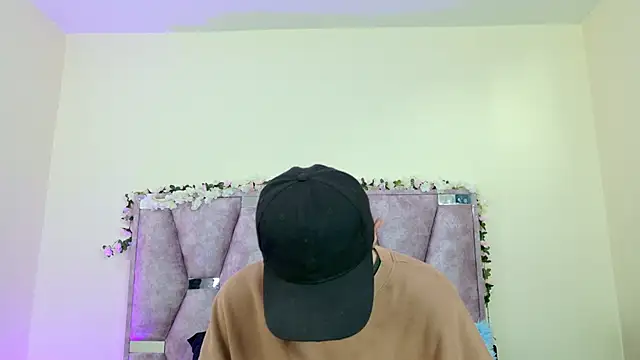 Snapshot of iris_and_damian chatting on 18, 2, 2026 iris and damian online show from 18, 2, 2026