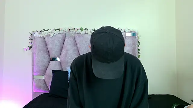 Snapshot of iris_and_damian chatting on 22, 2, 2026 iris and damian online show from 22, 2, 2026