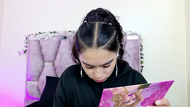 Snapshot of iris_and_damian chatting on 25, 2, 2026 iris and damian online show from 25, 2, 2026