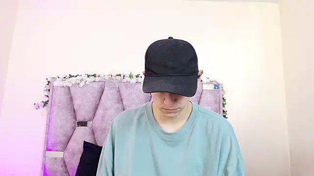 Snapshot of iris_and_damian chatting on 26, 2, 2026 iris and damian online show from 26, 2, 2026