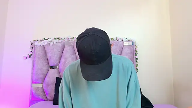 Snapshot of iris_and_damian chatting on 28, 2, 2026 iris and damian online show from 28, 2, 2026