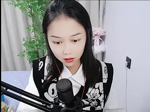 Snapshot of mili923 chatting on 5, 12, 2025 mili923 online show from 5, 12, 2025