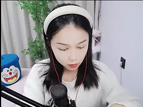 Snapshot of mili923 chatting on 14, 12, 2025 mili923 online show from 14, 12, 2025