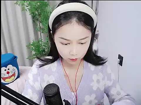 Snapshot of mili923 chatting on 21, 12, 2025 mili923 online show from 21, 12, 2025