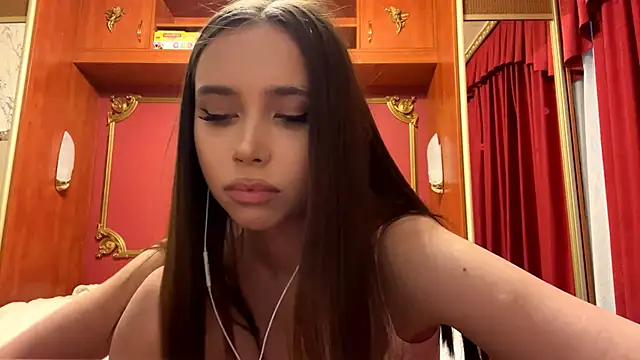 Snapshot of LauraMystiq chatting on 3, 2, 2026 LauraMystiq online show from 3, 2, 2026