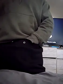 iLOVETRAY96 online show from 2, 2, 2026