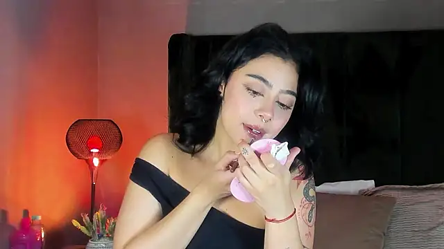 TaniaRedd  online show from 9, 3, 2026