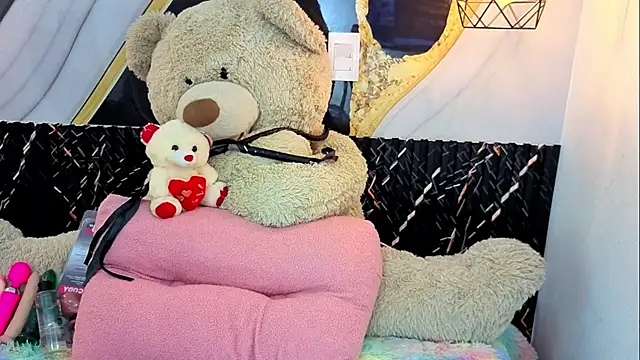 Snapshot of VioletaSweett1 chatting on 23, 7, 2026 VioletaSweett1 online show from 23, 7, 2026