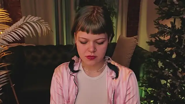 Snapshot of HelyEre chatting on 3, 12, 2025 HelyEre online show from 3, 12, 2025