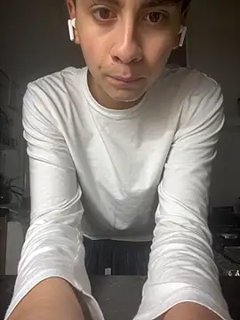 hungspanishtwink online show from 22, 2, 2026