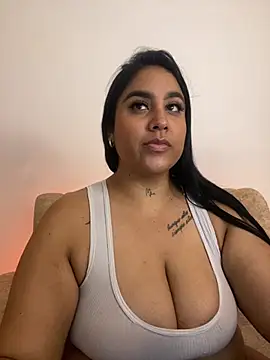 Snapshot of YenthCorona chatting on 4, 7, 2026 YenthCorona online show from 4, 7, 2026