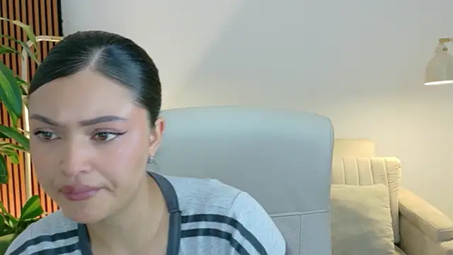 Snapshot of victoria___moon chatting on 4, 6, 2026 victoria moon online show from 4, 6, 2026
