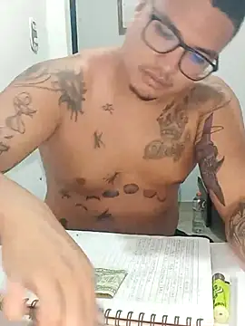 Snapshot of Incubo-1995 chatting on 4, 12, 2025 Incubo-1995 online show from 4, 12, 2025