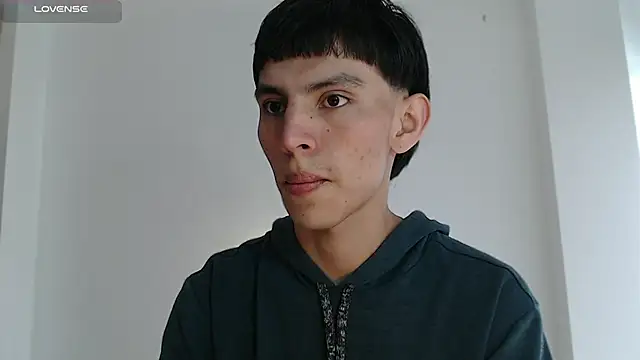 Snapshot of andrew_courtzz chatting on 19, 12, 2025 andrew courtzz online show from 19, 12, 2025