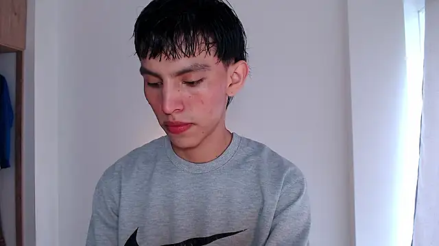 Snapshot of andrew_courtzz chatting on 12, 1, 2026 andrew courtzz online show from 12, 1, 2026