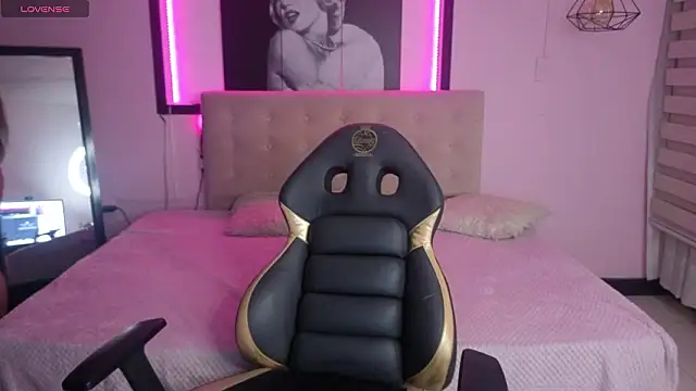 Sara valderrama  online show from 25, 3, 2026