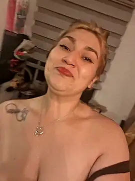 Magenta Moon online show from 13, 1, 2026